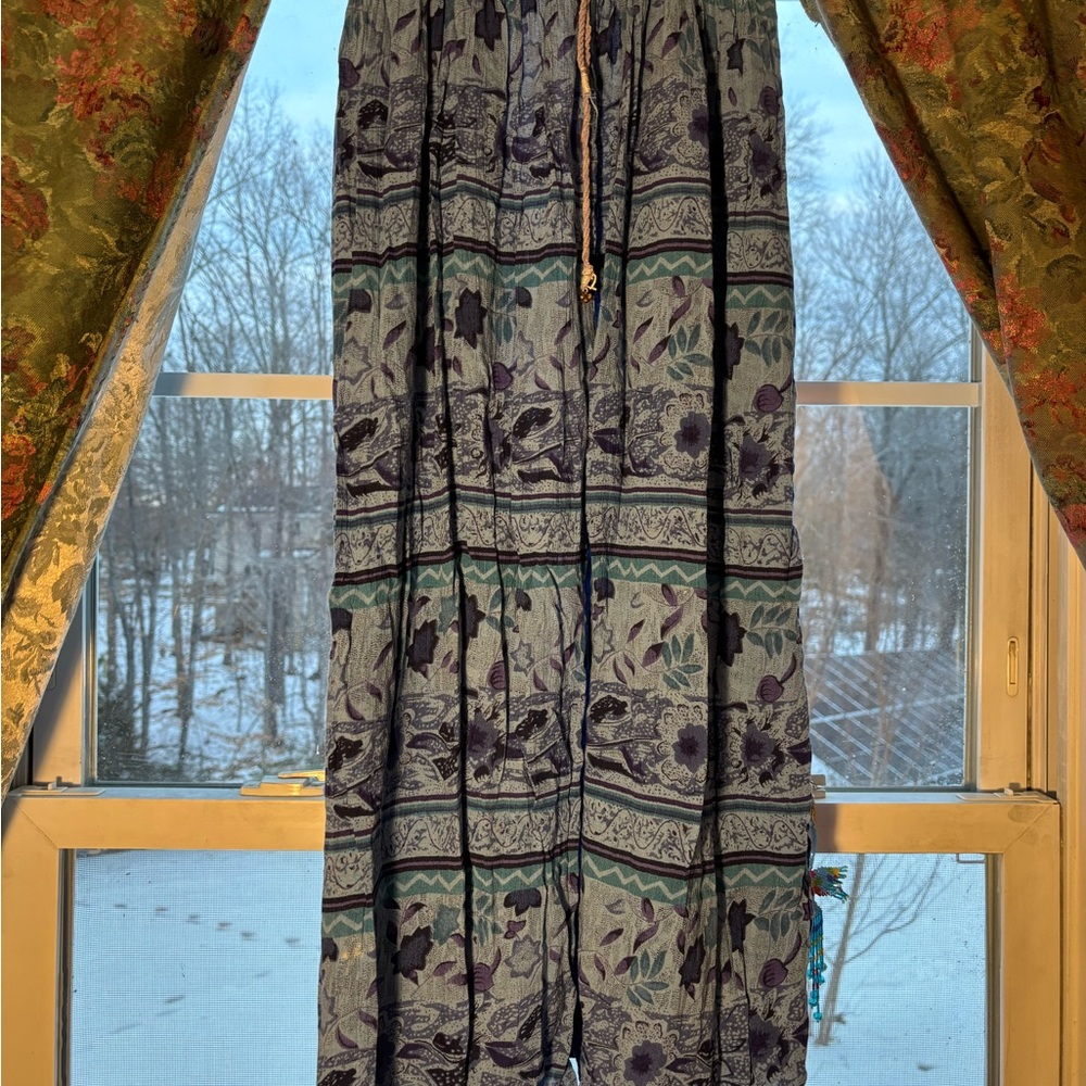 Vintage Fun and playful floral blue skirt